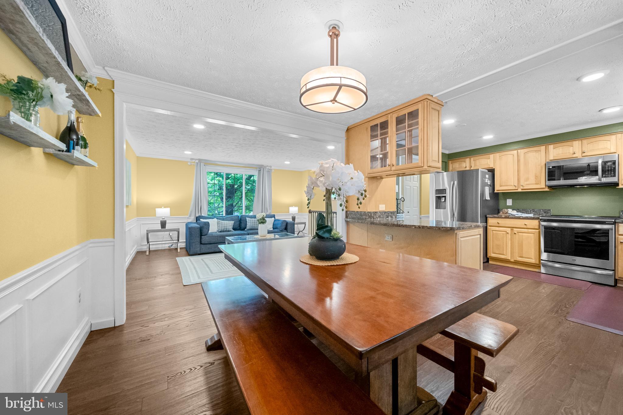 207 Silverleaf Drive Sterling, VA 20164 - Photo 11 of 50 Dining Room off Kitchen w/ door to screened porch