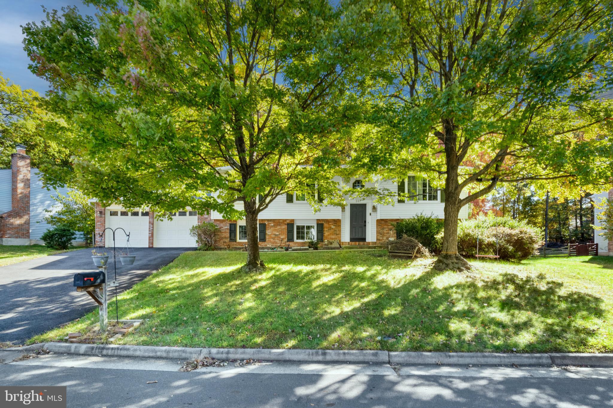 207 Silverleaf Drive Sterling, VA 20164 - Photo 2 of 50