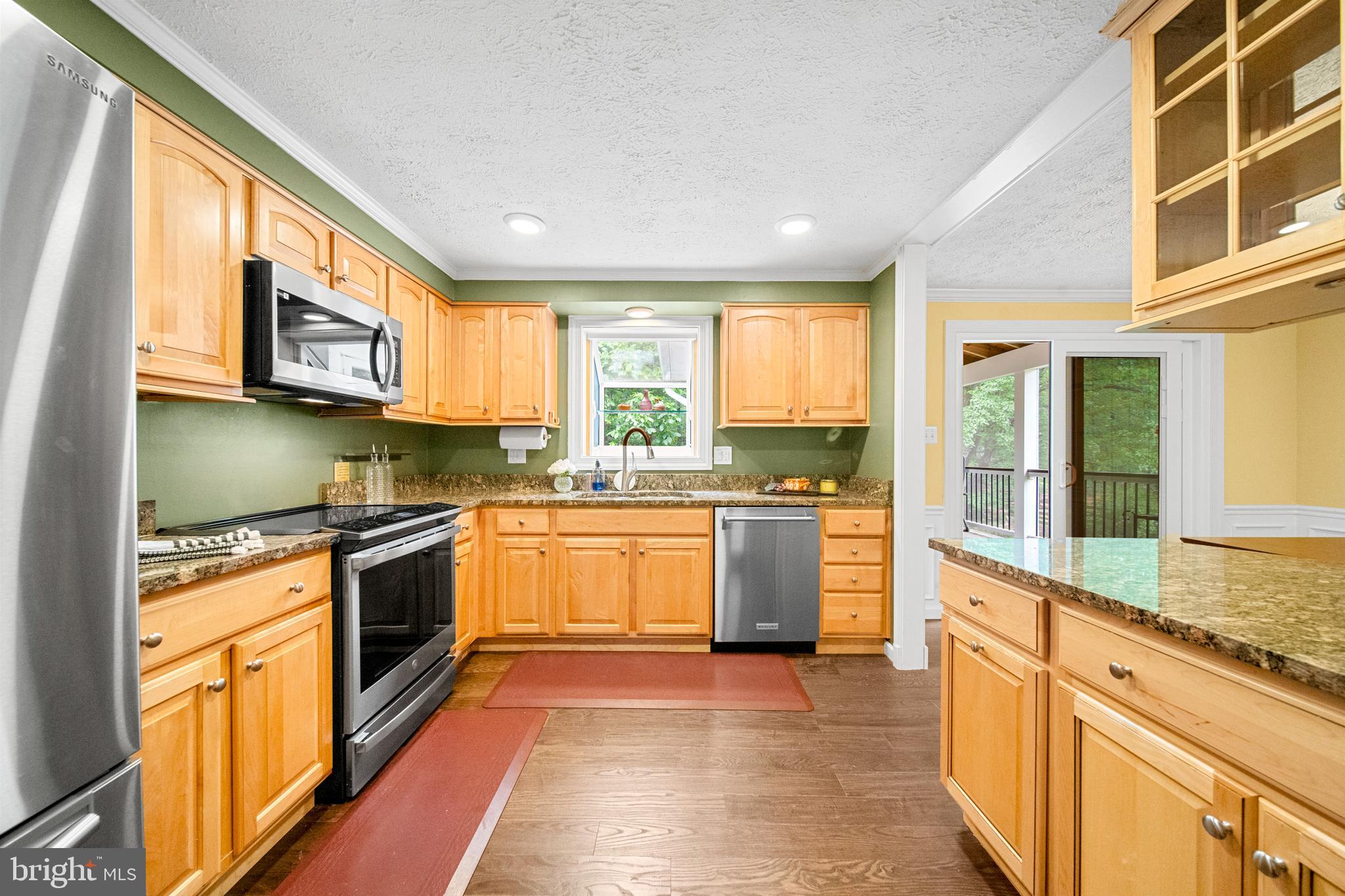 207 Silverleaf Drive Sterling, VA 20164 - Photo 6 of 50