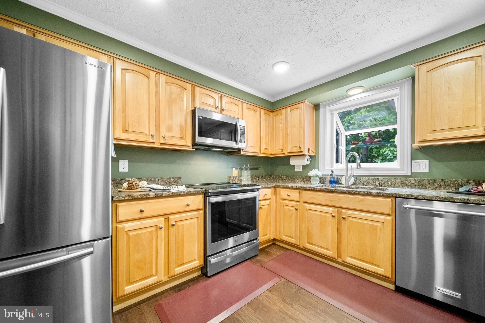 207 Silverleaf Drive Sterling, VA 20164 - Photo 7 of 50