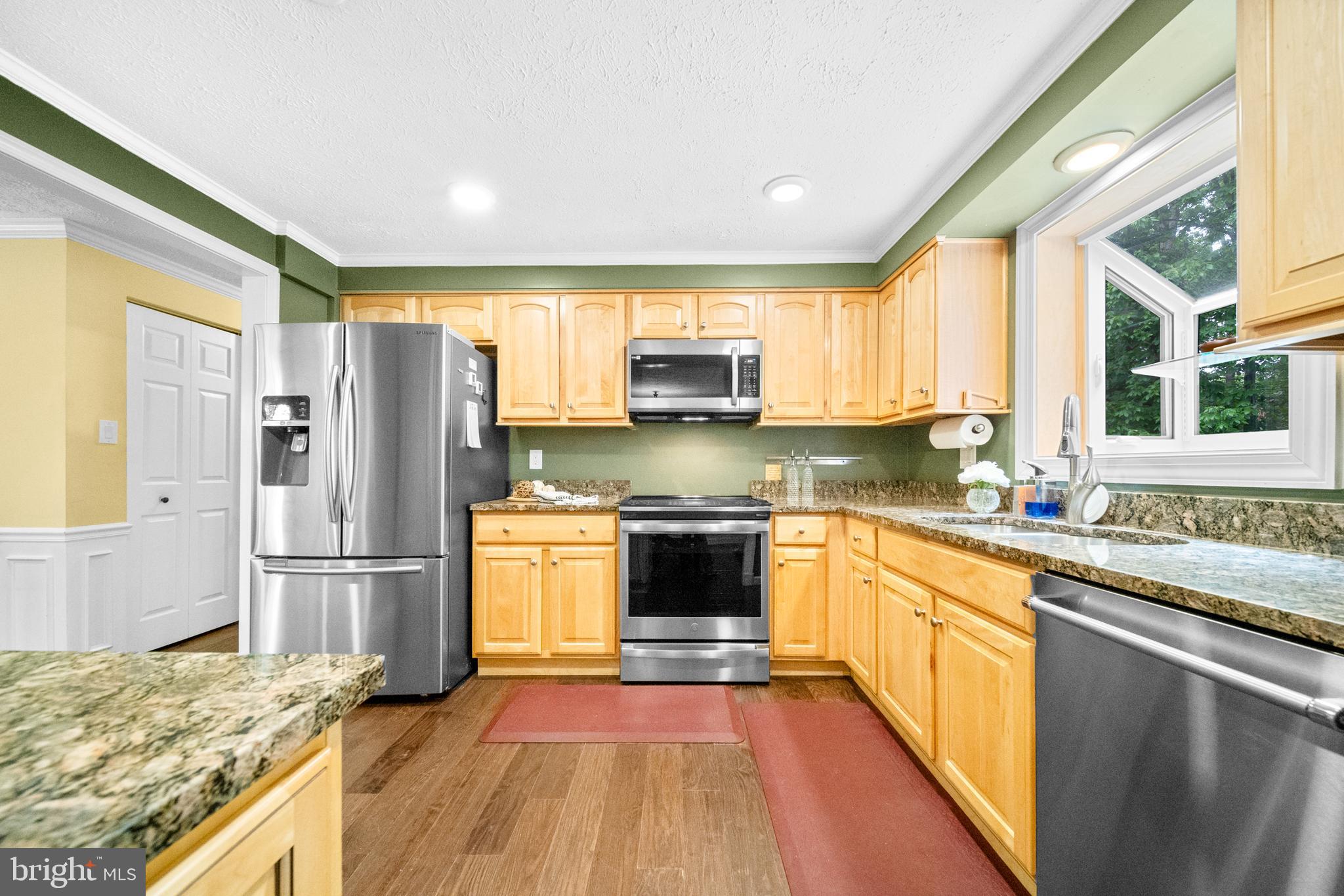207 Silverleaf Drive Sterling, VA 20164 - Photo 8 of 50