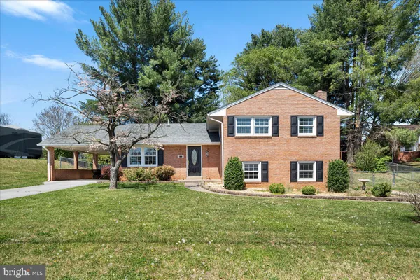 $379,900 | 1048 Wine Street, Front Royal, VA 22630