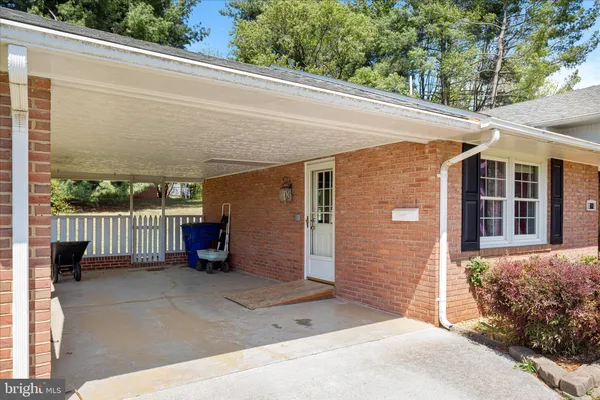 $379,900 | 1048 Wine Street, Front Royal, VA 22630