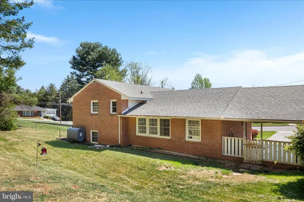 $379,900 | 1048 Wine Street, Front Royal, VA 22630
