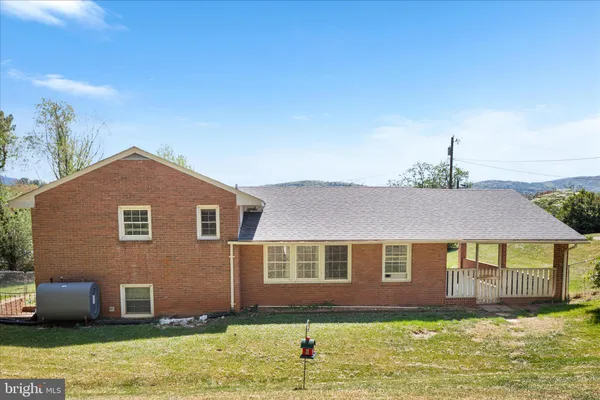 $379,900 | 1048 Wine Street, Front Royal, VA 22630