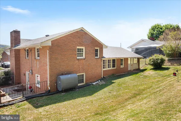 $379,900 | 1048 Wine Street, Front Royal, VA 22630