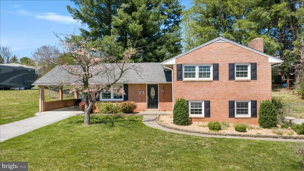 $379,900 | 1048 Wine Street, Front Royal, VA 22630