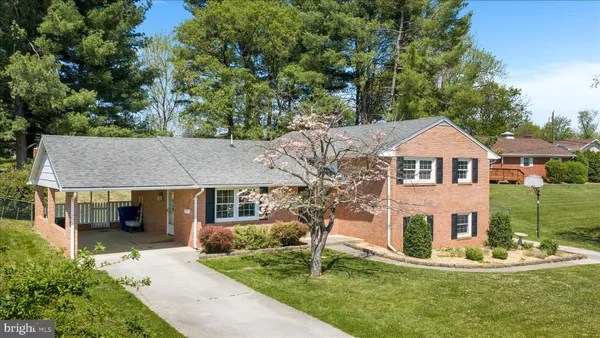 $379,900 | 1048 Wine Street, Front Royal, VA 22630