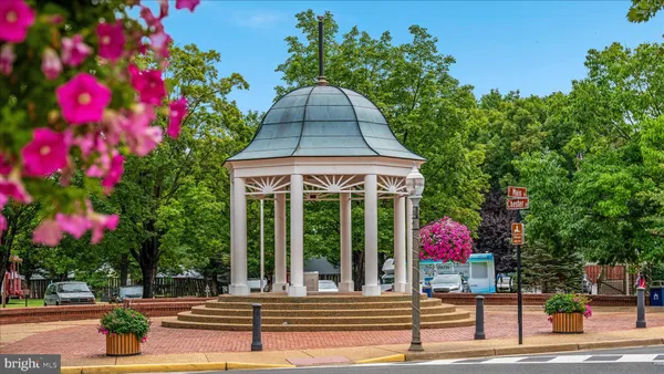 $379,900 | 1048 Wine Street, Front Royal, VA 22630