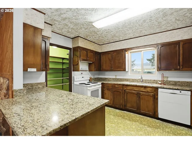 $399,950 | 3244 West 7th Street, The Dalles, OR 97058