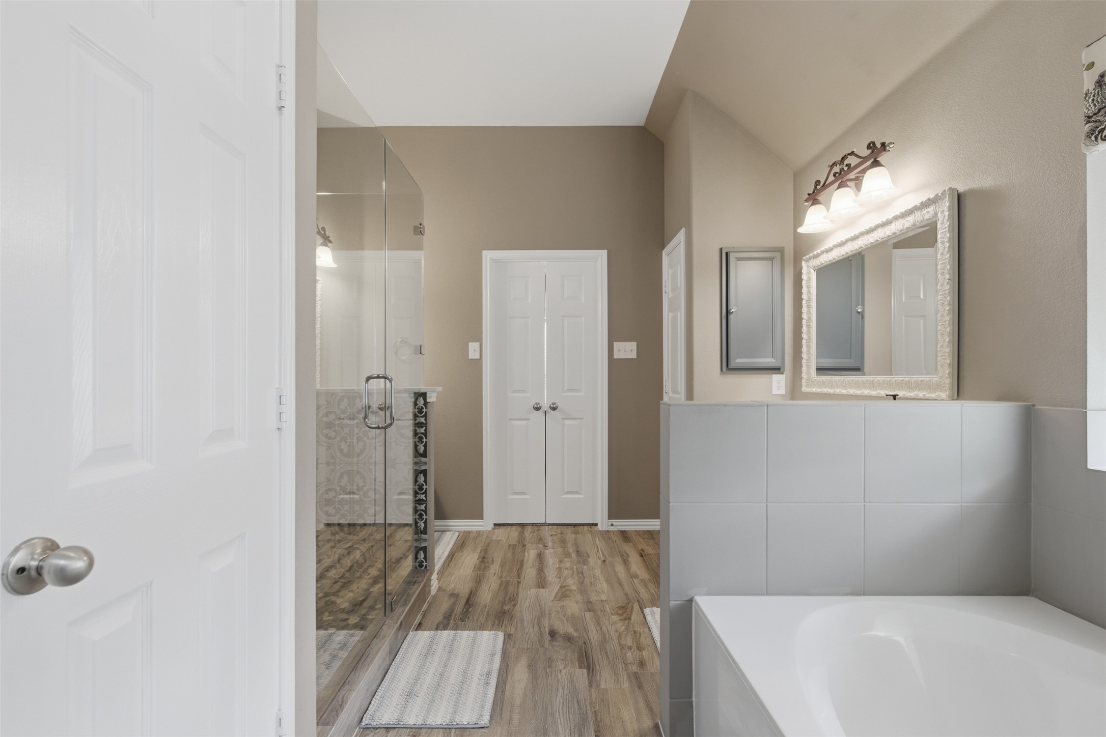 2568 Santa Barbara Loop Round Rock, TX 78665 - Photo 14 of 34 a bathroom with a bathtub and shower