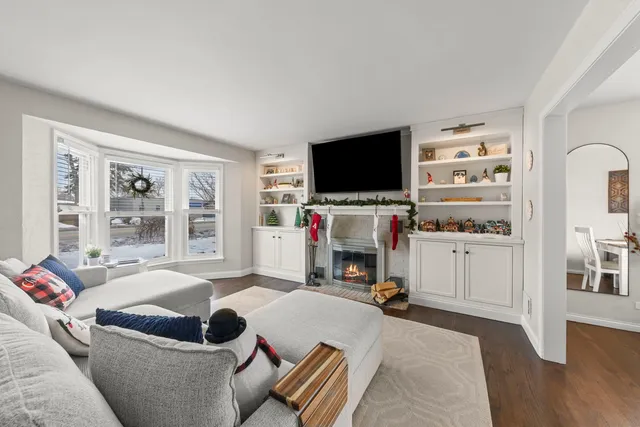 $425,000 | 626 South Main Street, Lombard, IL 60148