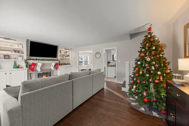 $425,000 | 626 South Main Street, Lombard, IL 60148