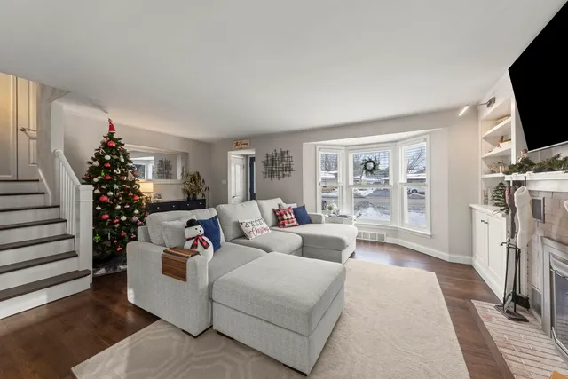 $425,000 | 626 South Main Street, Lombard, IL 60148