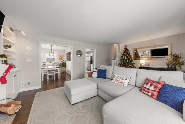 $425,000 | 626 South Main Street, Lombard, IL 60148