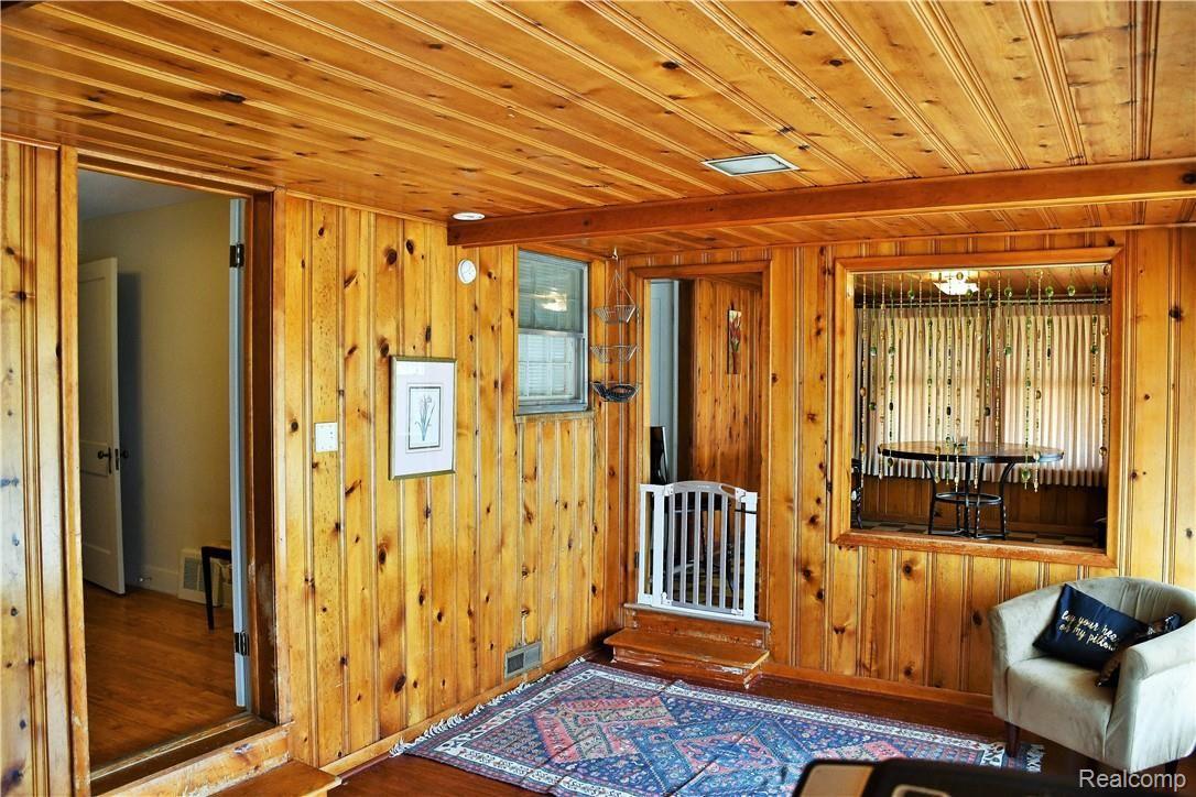 18365 Beverly Road Franklin, MI 48025 - Photo 27 of 48 DSC_0365 (2).jpg
