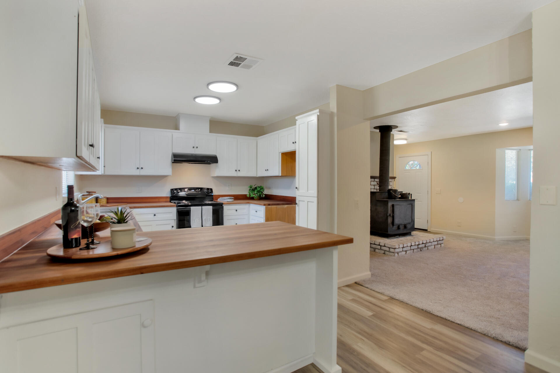 8154 Churn Creek Road Redding, CA 96002 - Photo 1 of 22 kitchen
