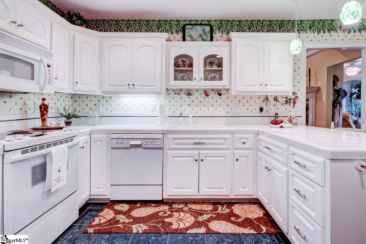 111 Robertson Road Taylors, SC 29687 - Photo 3 of 36 Gallery Image 3