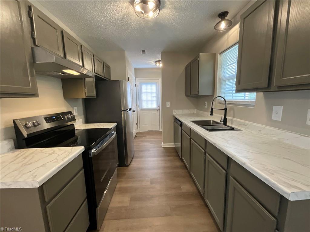 2711 Ingleside Drive High Point, NC 27265 - Photo 12 of 24