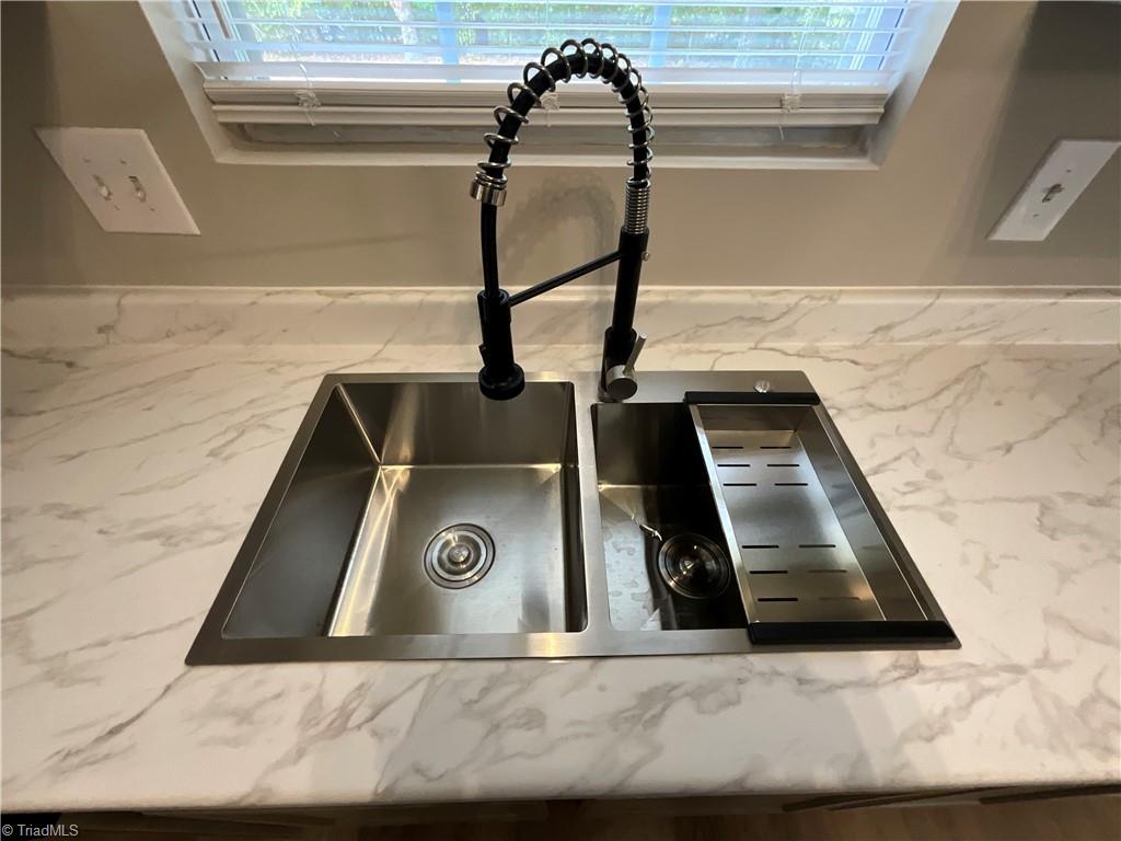 2711 Ingleside Drive High Point, NC 27265 - Photo 14 of 24