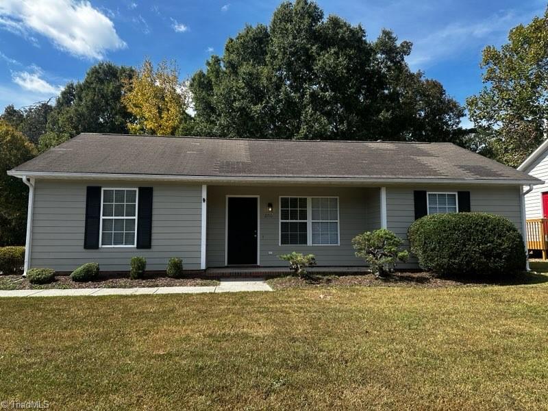 2711 Ingleside Drive High Point, NC 27265 - Photo 2 of 24