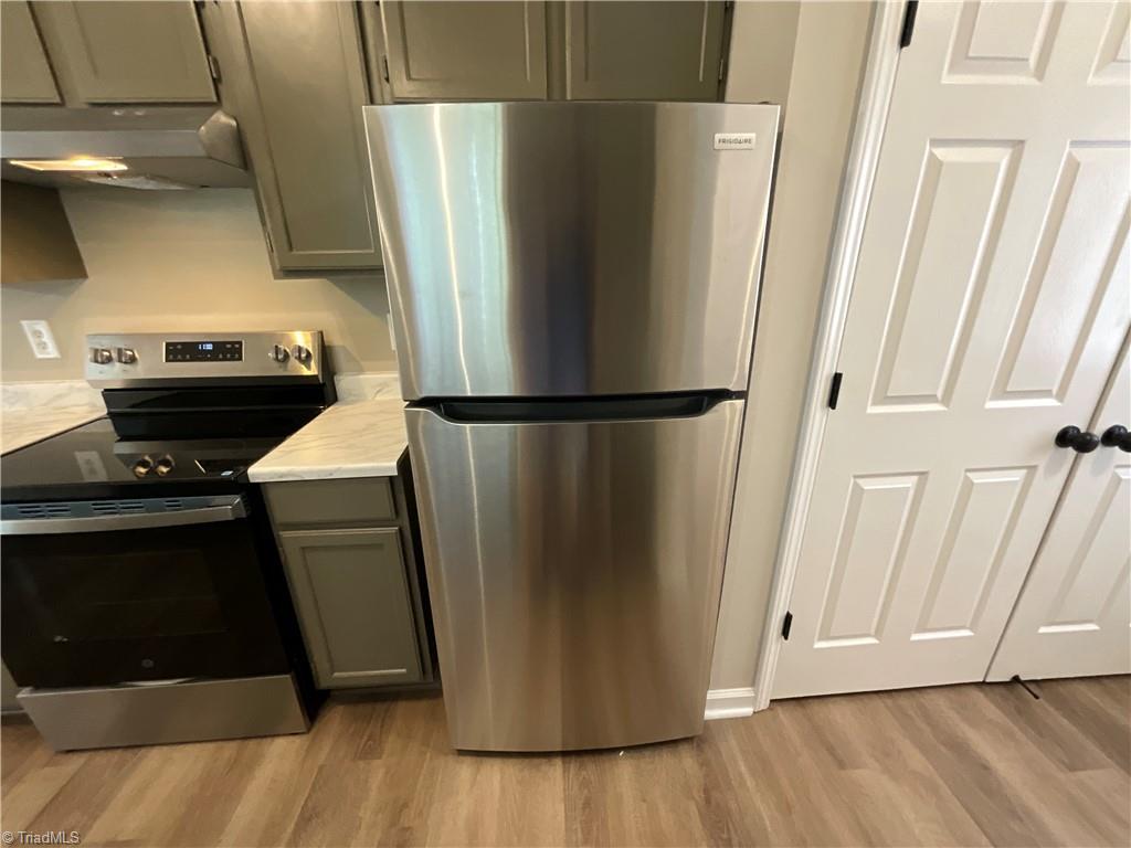 2711 Ingleside Drive High Point, NC 27265 - Photo 8 of 24