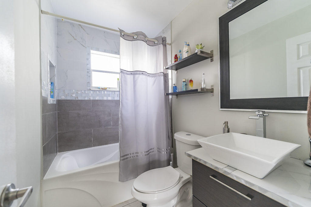 129 Banyan Circle Jupiter, FL 33458 - Photo 15 of 31 015-129BanyanCircle-Jupiter-FL-small