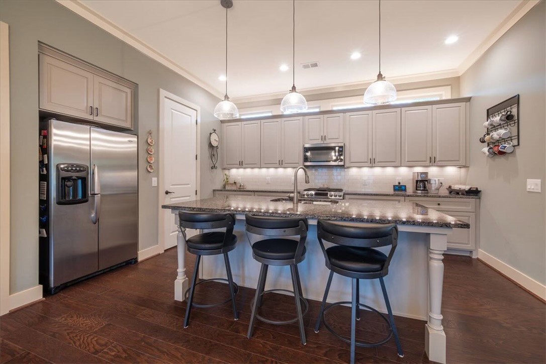 217 Pershing Avenue Clemson, SC 29631 - Photo 7 of 37 Culinary aspirations come alive in this kitchen featuring a spacious island and gleaming stainless steel appliances.