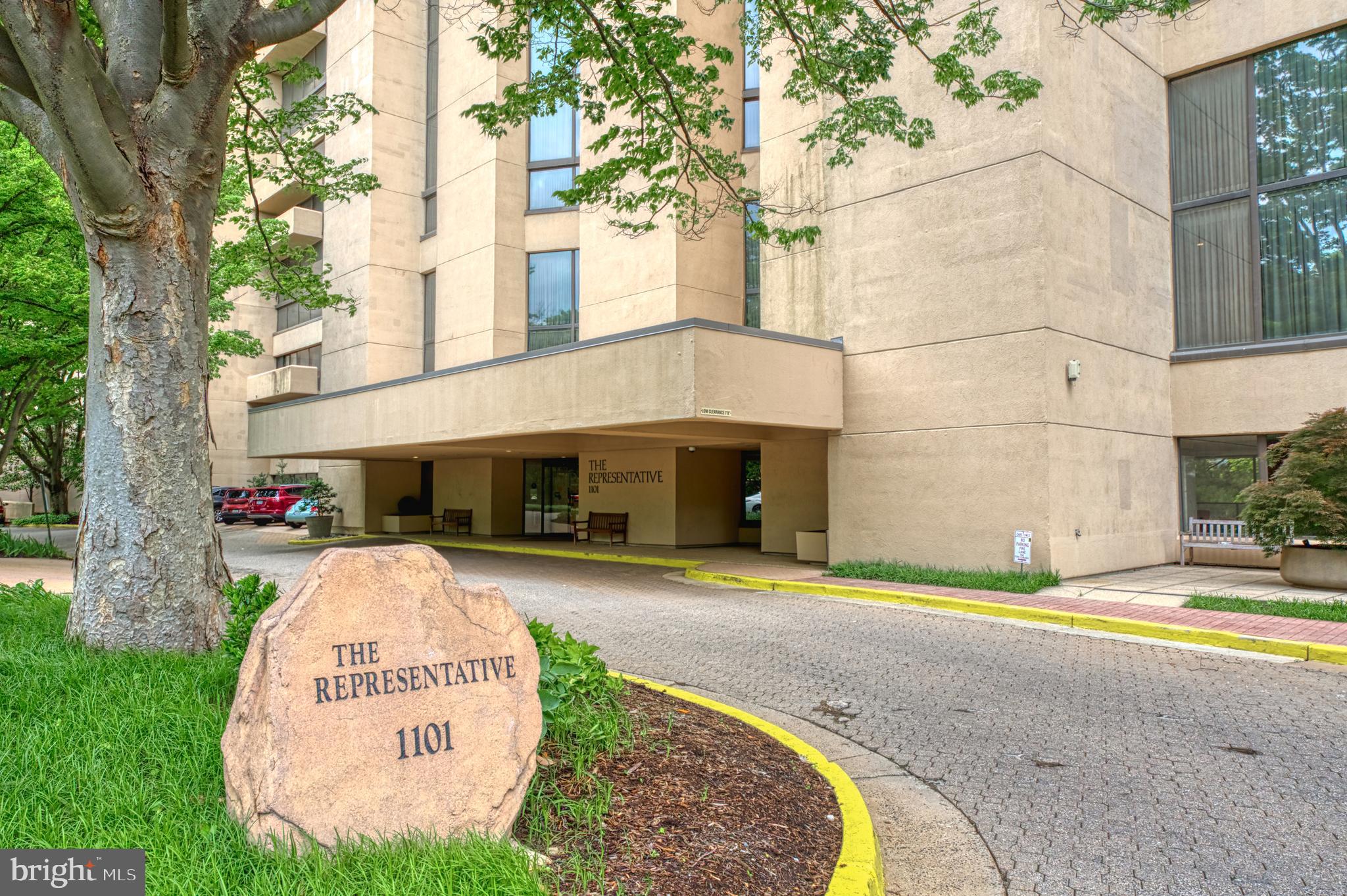 1101 South Arlington Ridge Road, Unit 616 Arlington, VA 22202 - Photo 3 of 57 The Iconic Representative