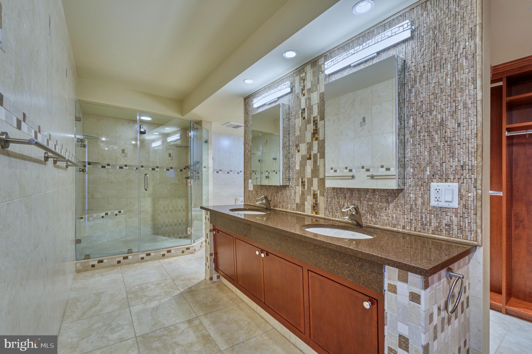 1101 South Arlington Ridge Road, Unit 616 Arlington, VA 22202 - Photo 40 of 57 Primary Ensuite Bath