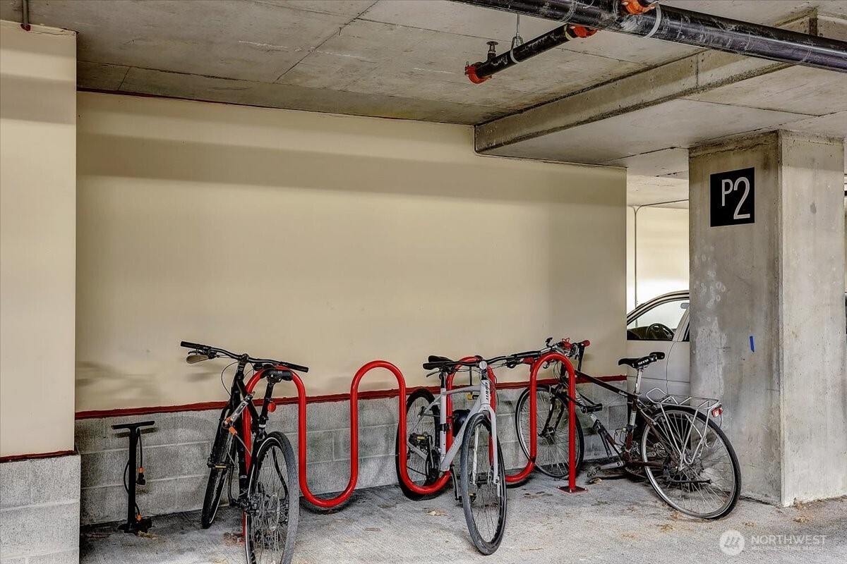900 Lenora Street, Unit W106 Seattle, WA 98121 - Photo 21 of 40 a view of an bike storage