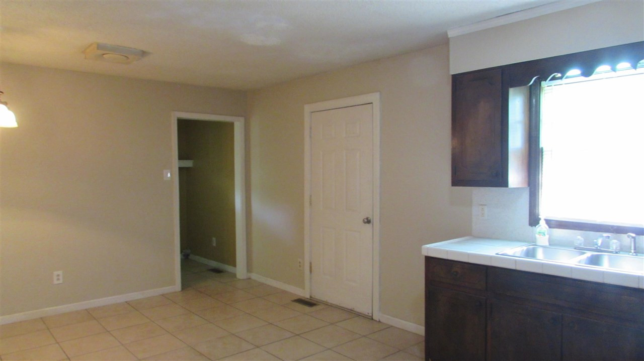 2810 Christmasville Road Jackson, TN 38305 - Photo 6 of 14 Photo 6