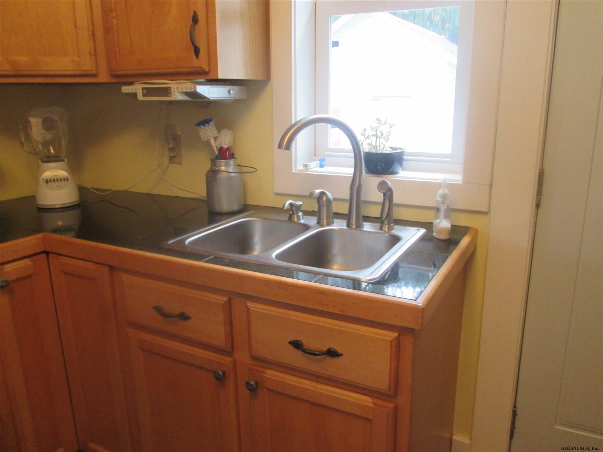 22 Irving Road Scotia, NY 12302 - Photo 8 of 30 Photo 8