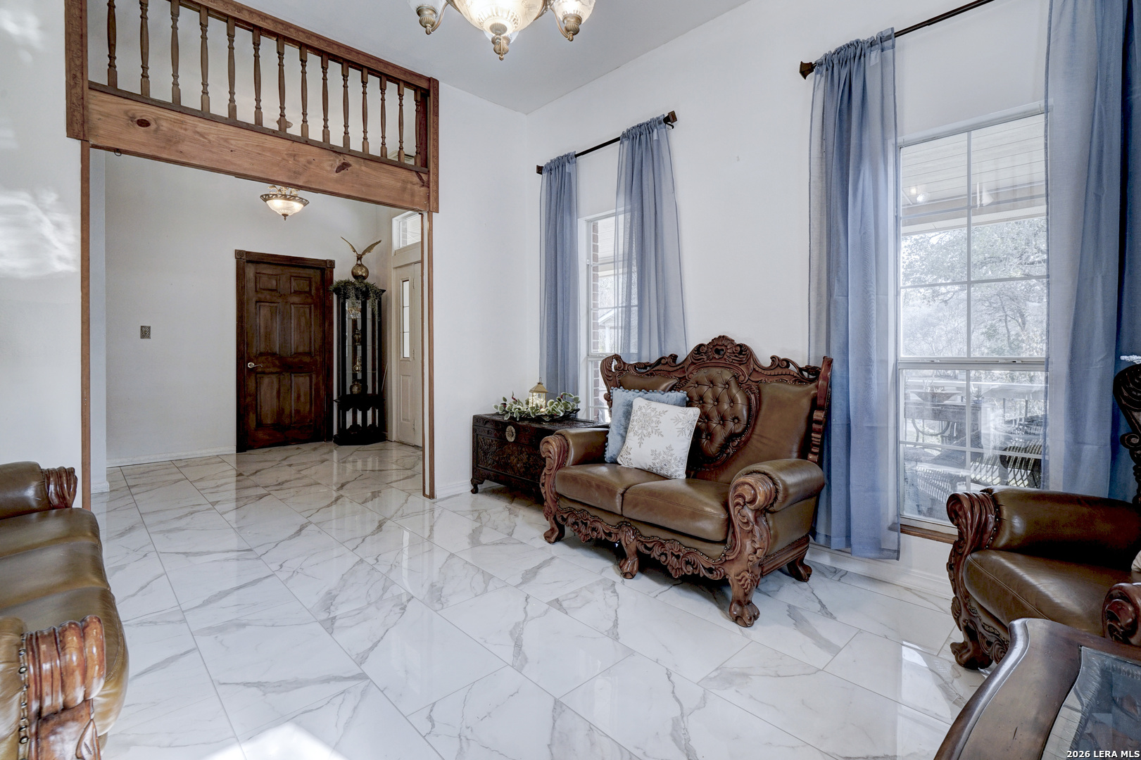 309 South Rolling Oaks Lane San Antonio, TX 78253 - Photo 9 of 43 a living room with furniture