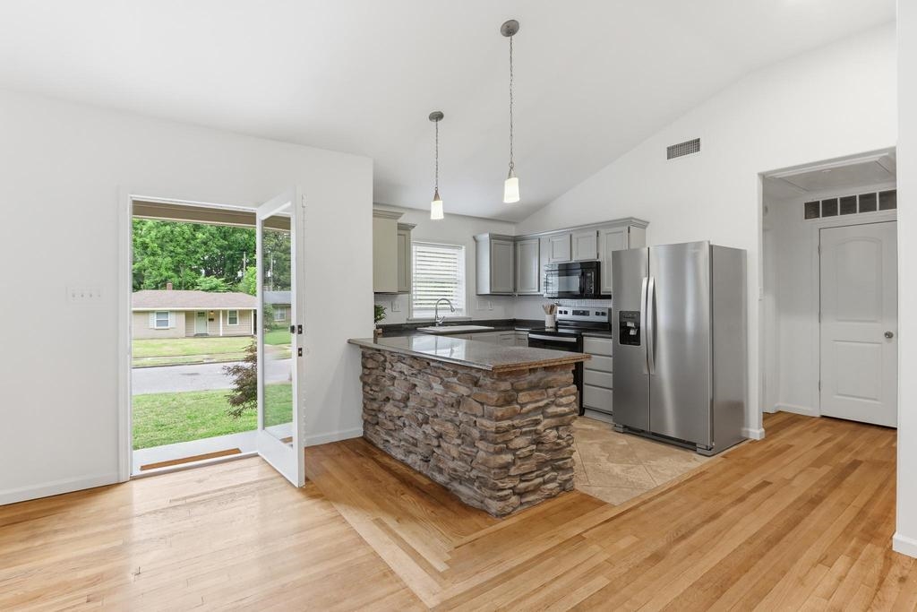 4906 Verne Road Memphis, TN 38117 - Photo 7 of 31