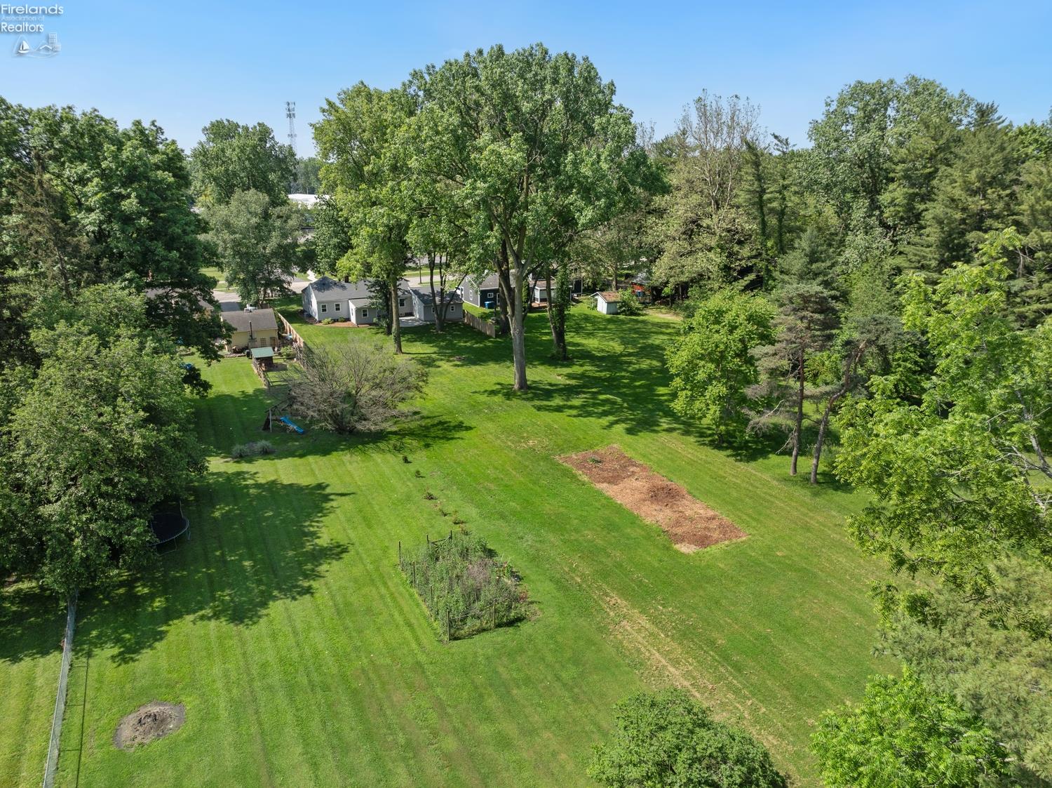 1092 Farnsworth Road Waterville, OH 43566 - Photo 6 of 37 Gallery Image 6