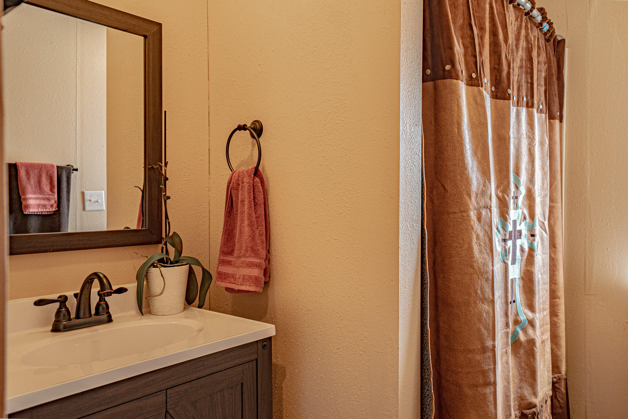 444 East Dutton Road Eagle Point, OR 97524 - Photo 32 of 40 Second Home Bathroom 2