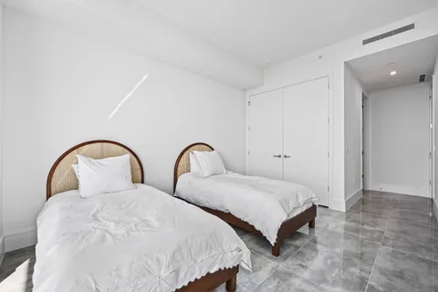 $3,095,000 | 220 Lake Shore Drive, Unit 2106, Lake Park, FL 33403