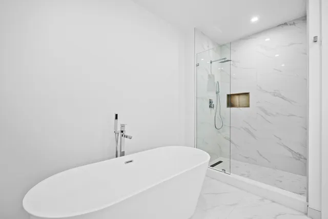 $3,095,000 | 220 Lake Shore Drive, Unit 2106, Lake Park, FL 33403