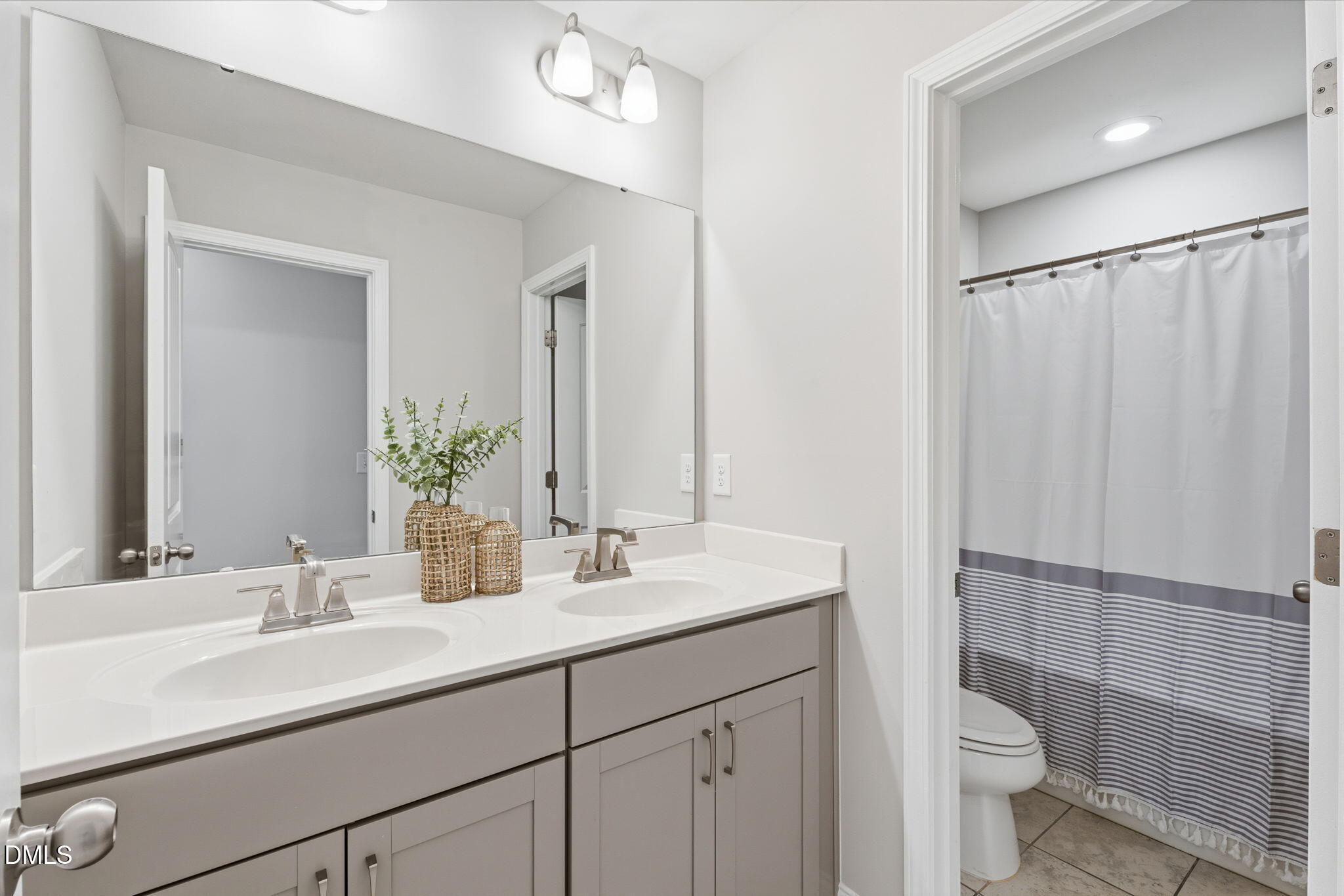 624 Newlyn Drive Raleigh, NC 27606 - Photo 19 of 23 Hall Bath