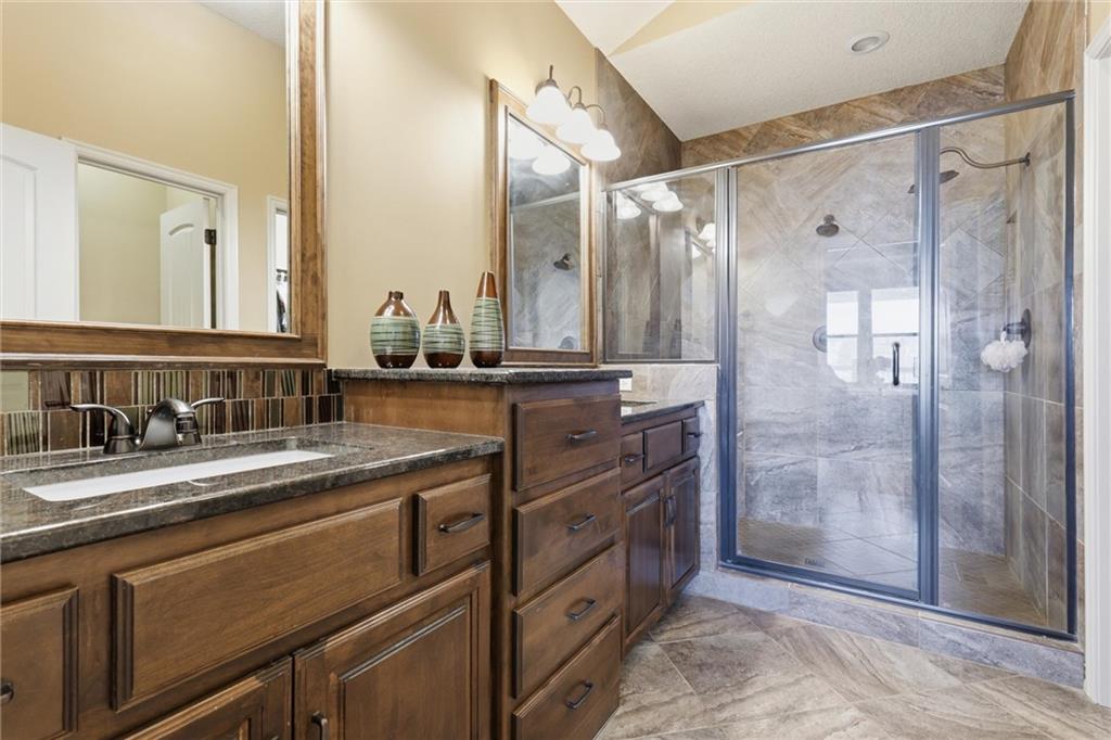 2400 Southwest River Spring Road Lee's Summit, MO 64082 - Photo 12 of 37