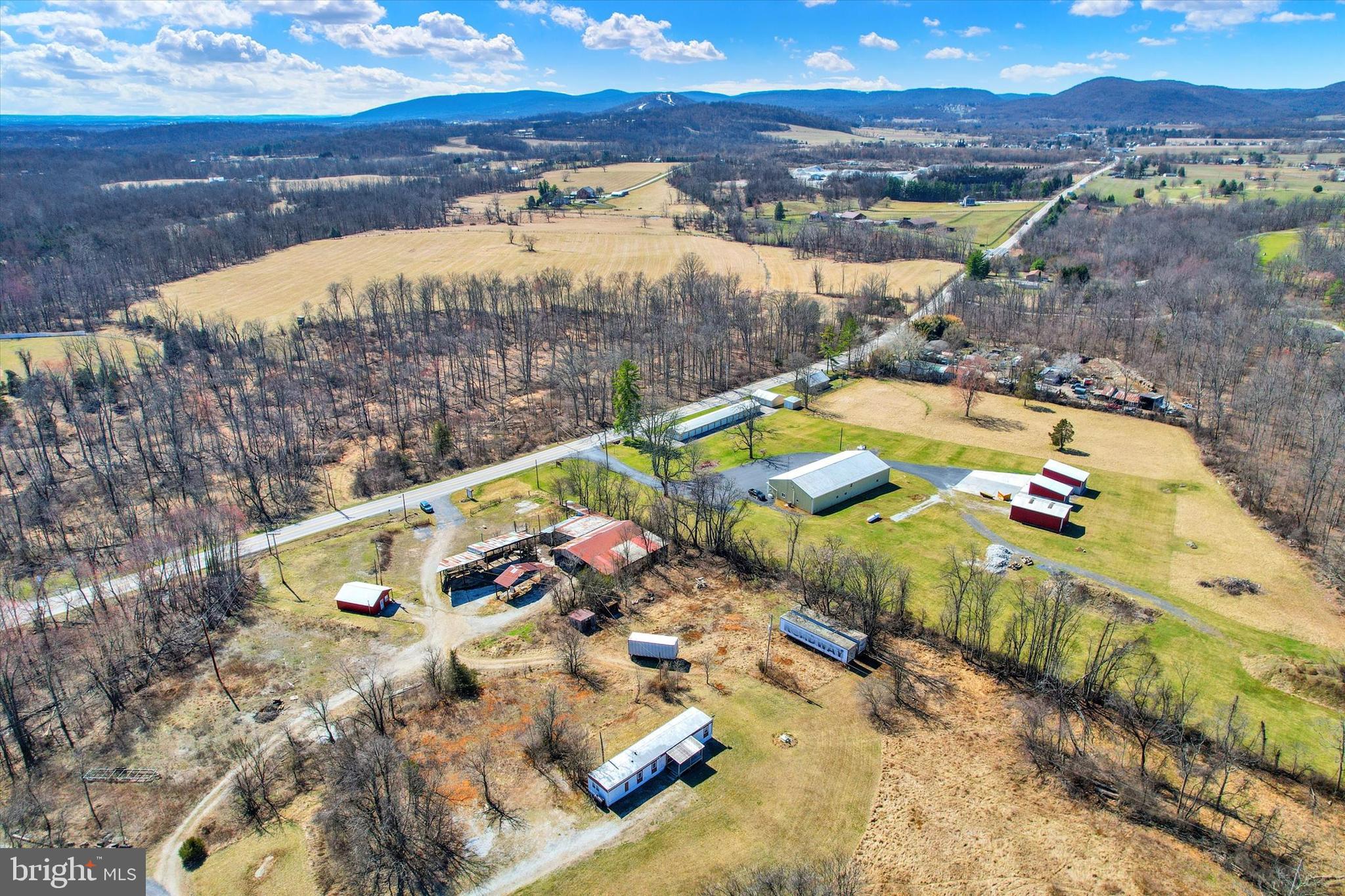 3631 Fairfield Road, Unit (8 837 ACRES) Gettysburg, PA 17325 - Photo 10 of 24 a view of a balcony with an outdoor space