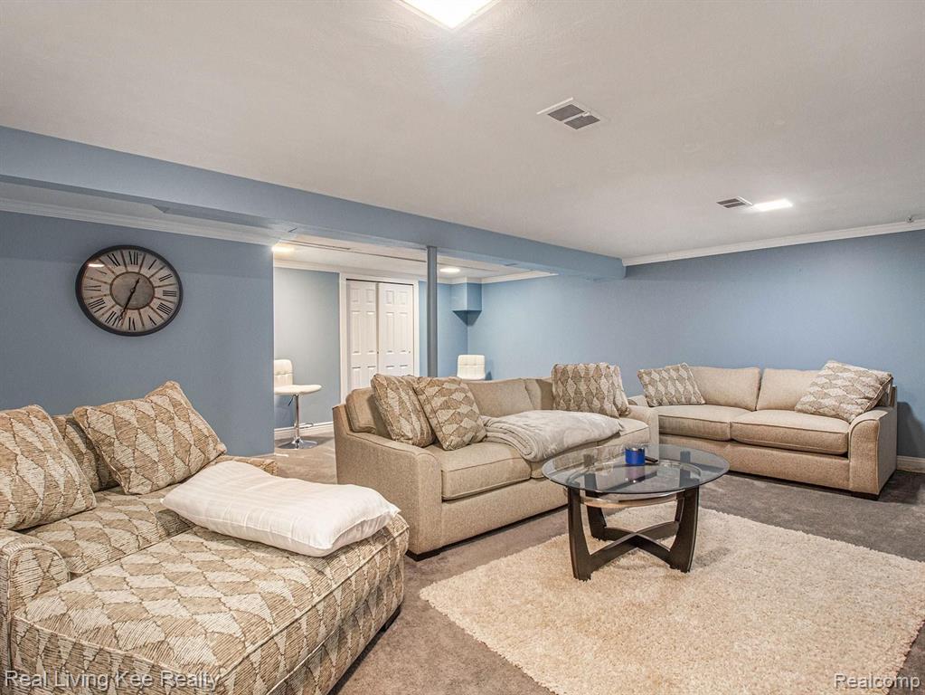 61 North Duval Road Grosse Pointe Shores, MI 48236 - Photo 23 of 33