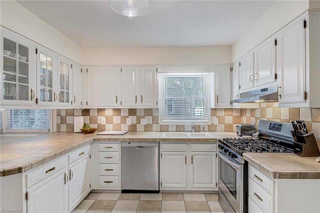 5519 Robinridge Road Greensboro, NC 27410 - Photo 12 of 40 Gallery Image 12