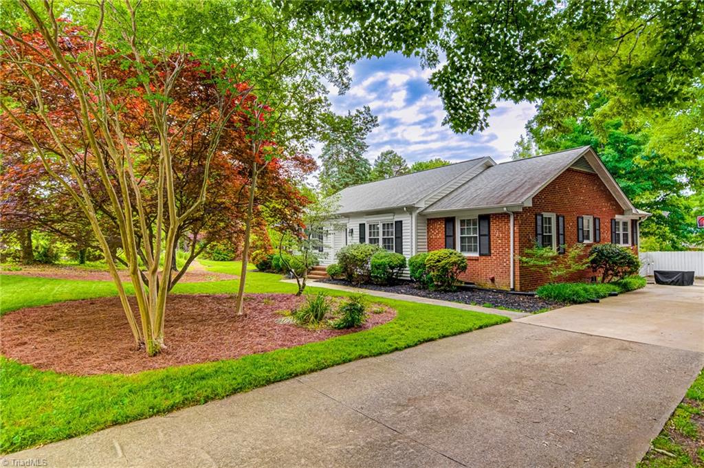 5519 Robinridge Road Greensboro, NC 27410 - Photo 3 of 40 Gallery Image 3