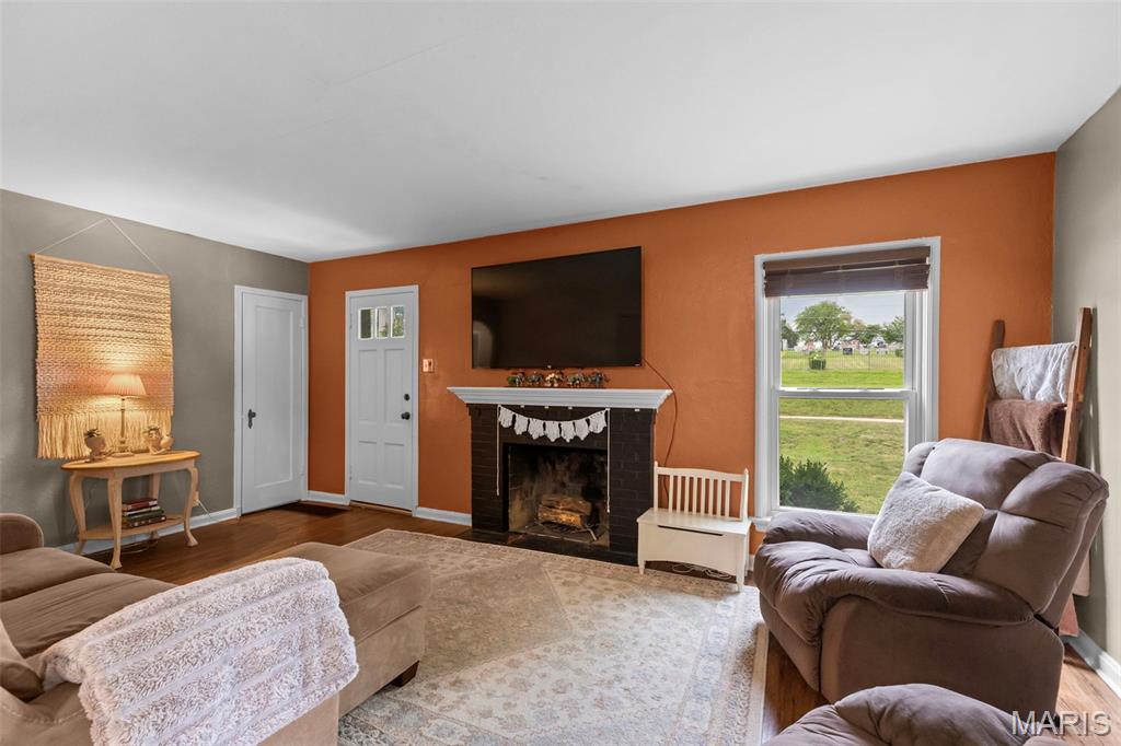 7258 MacKenzie Road St. Louis, MO 63123 - Photo 3 of 18