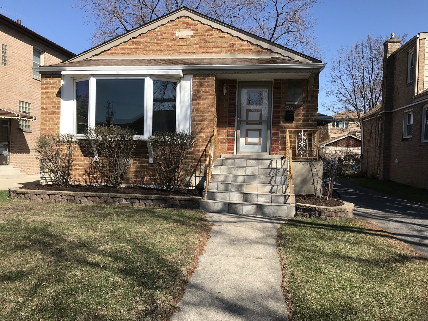 9339 South Harding Avenue Evergreen Park, IL 60805 - Photo 1 of 33