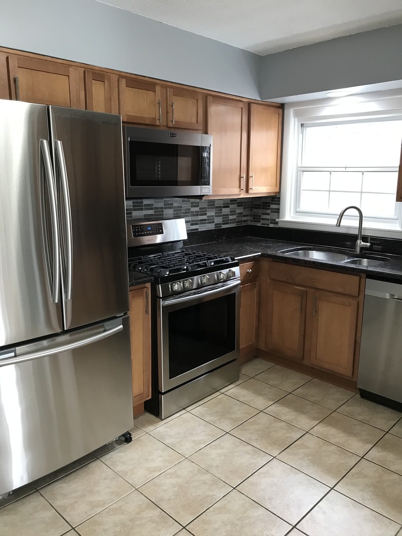 9339 South Harding Avenue Evergreen Park, IL 60805 - Photo 3 of 33