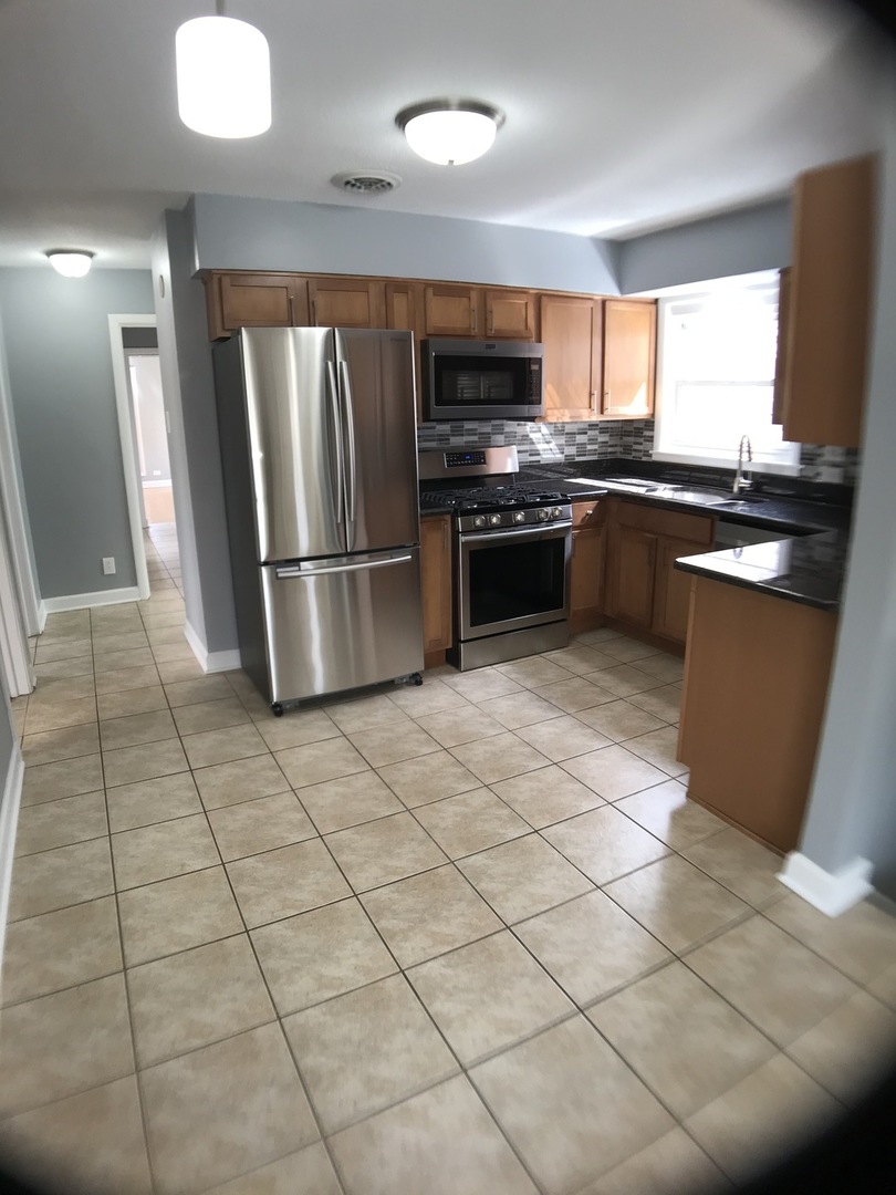 9339 South Harding Avenue Evergreen Park, IL 60805 - Photo 4 of 33