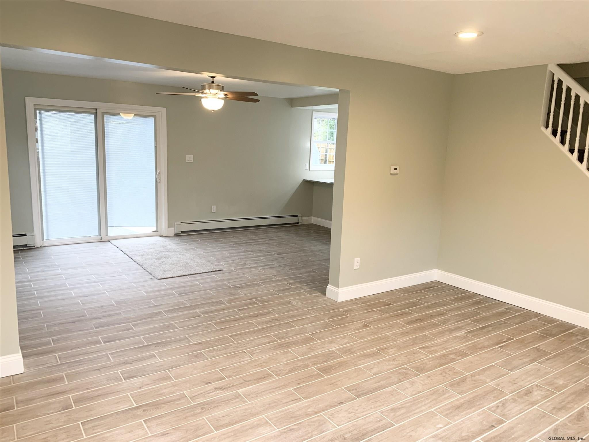 1061 Roberta Road Rotterdam, NY 12303 - Photo 2 of 16 LR/DR